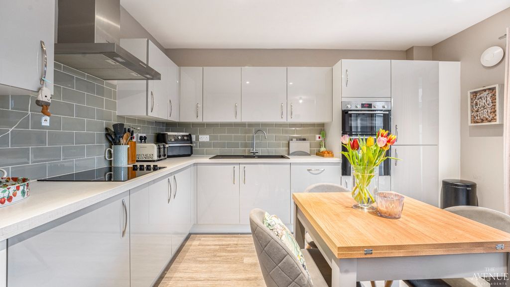 Property photo 2 of 31 4930564