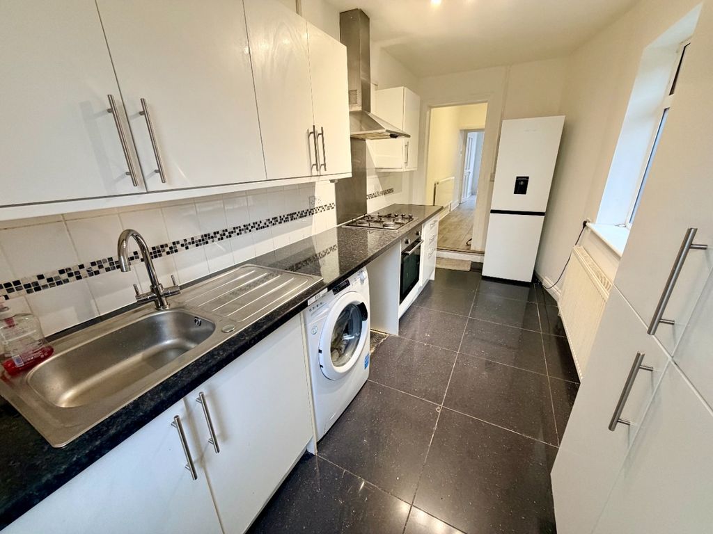 Property photo 3 of 11 4863483