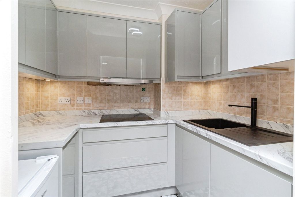 Property photo 2 of 17 Kitchen