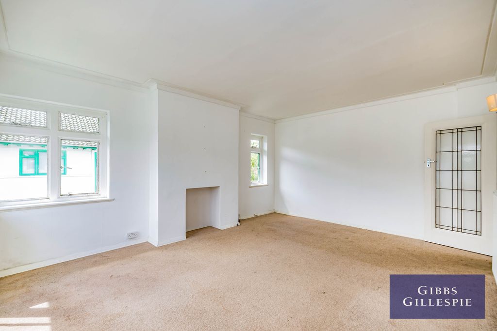 Property photo 2 of 11 1