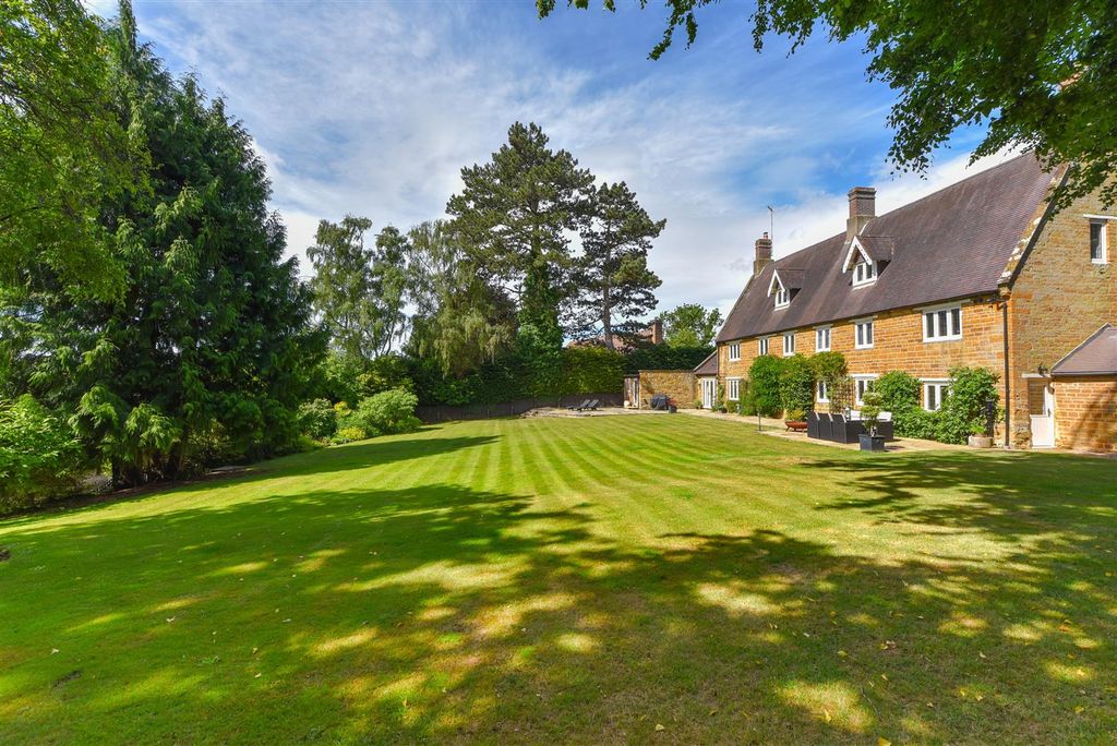 Property photo 2 of 34