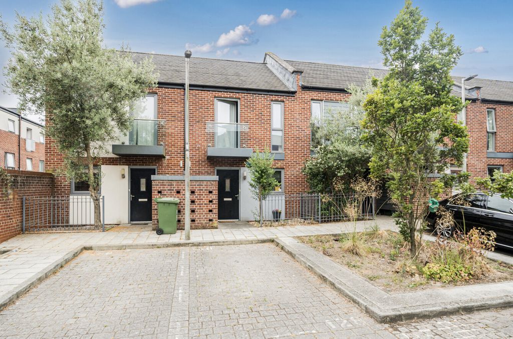 Property photo 1 of 11 1315553-3-68650E0...