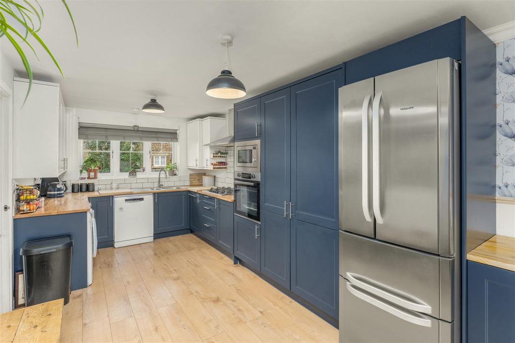 Property photo 2 of 16 30 Nickling Road, Banbury-8.Jpg