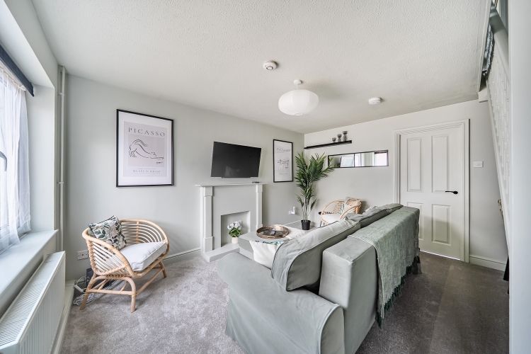 Property photo 2 of 9 1375977_16_690A22...