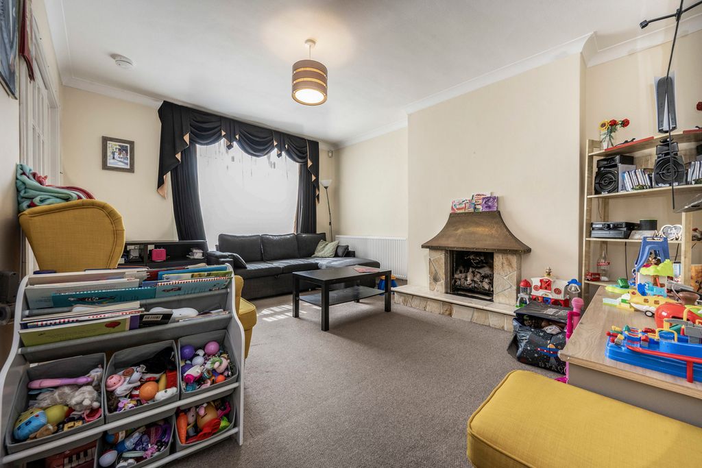 Property photo 3 of 11 Pbox-Img.Jpg