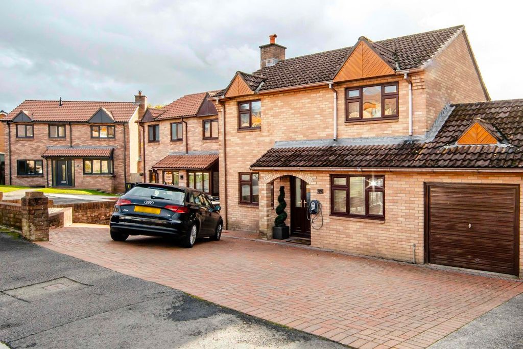 Property photo 1 of 47