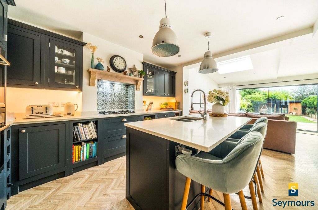 Property photo 2 of 17 Kitchen