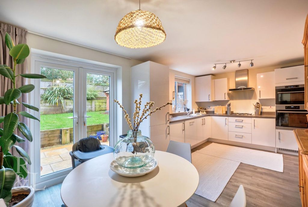 Property photo 3 of 23 10 Glade Lane (16).Jpg