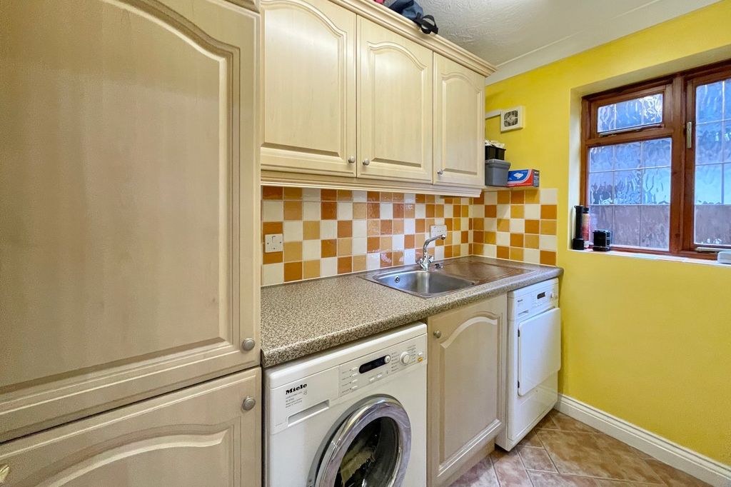 Additional image 8 of 4 bed detached house for saleSycamore Road, Farnborough GU14