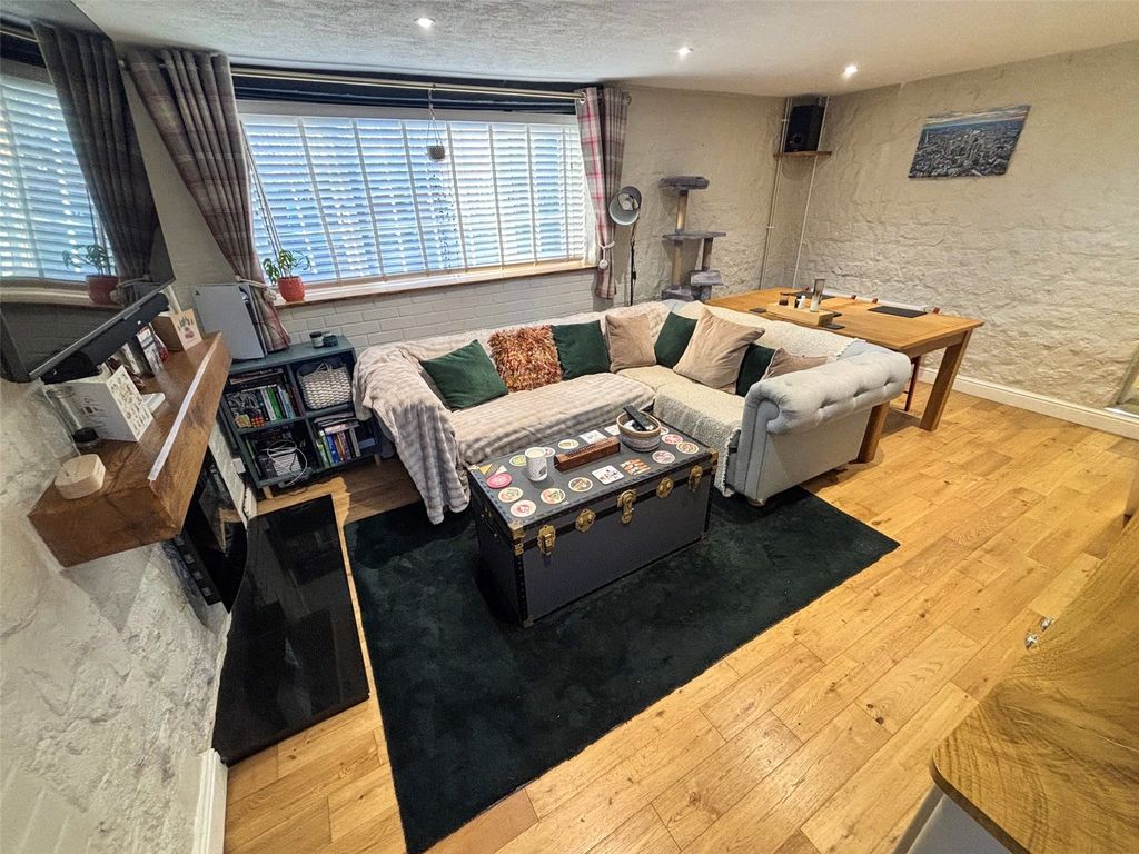 Property photo 3 of 21 Picture No. 23