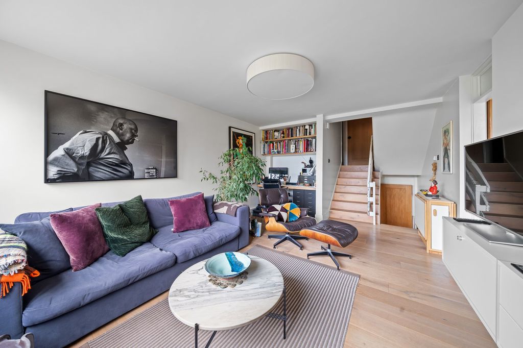 Property photo 1 of 32