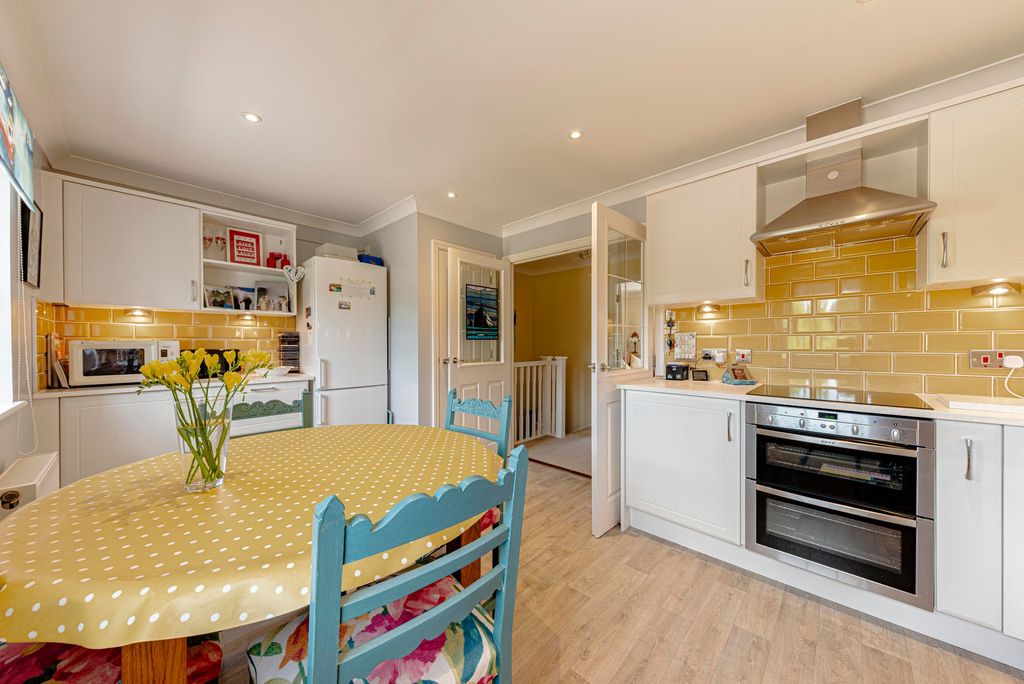 Property photo 3 of 27 Kitchen/Dining Room (2)