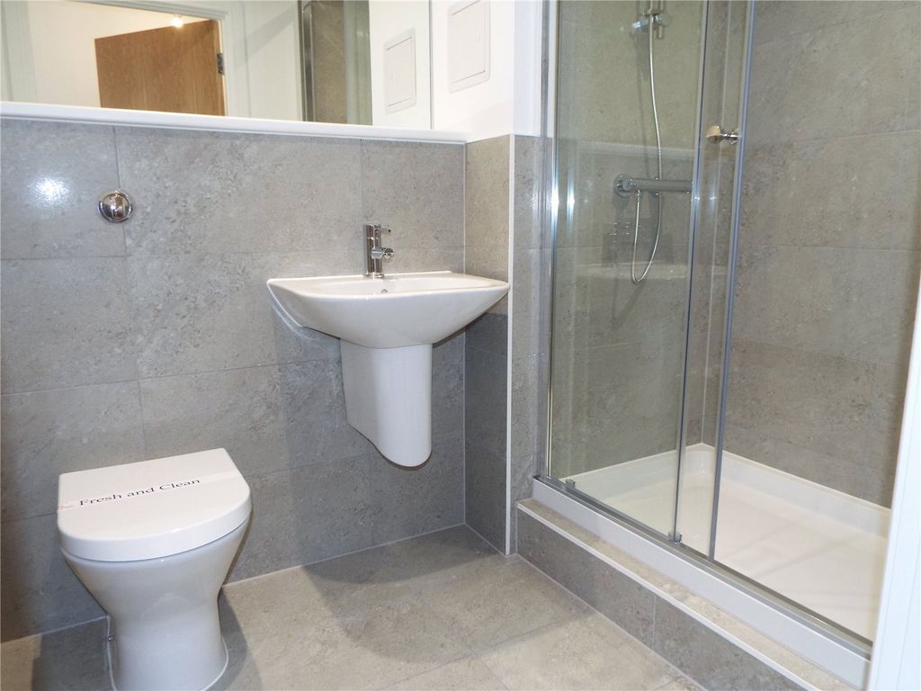 Property photo 2 of 9 Bathroom