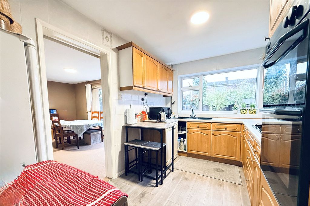 Property photo 3 of 18 Kitchen