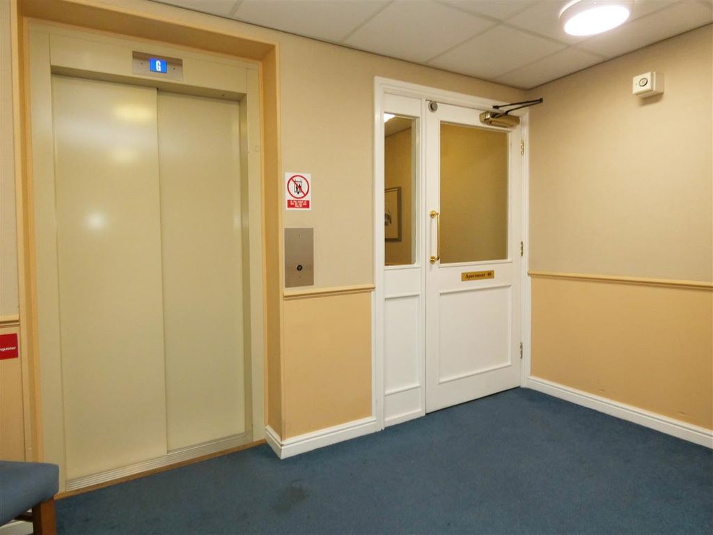 Property photo 3 of 23 Private Entrance Lobby