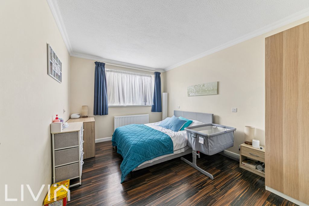 Property photo 3 of 8 Viceroy Court 16 -16