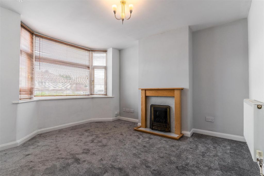 Property photo 2 of 18 Approach