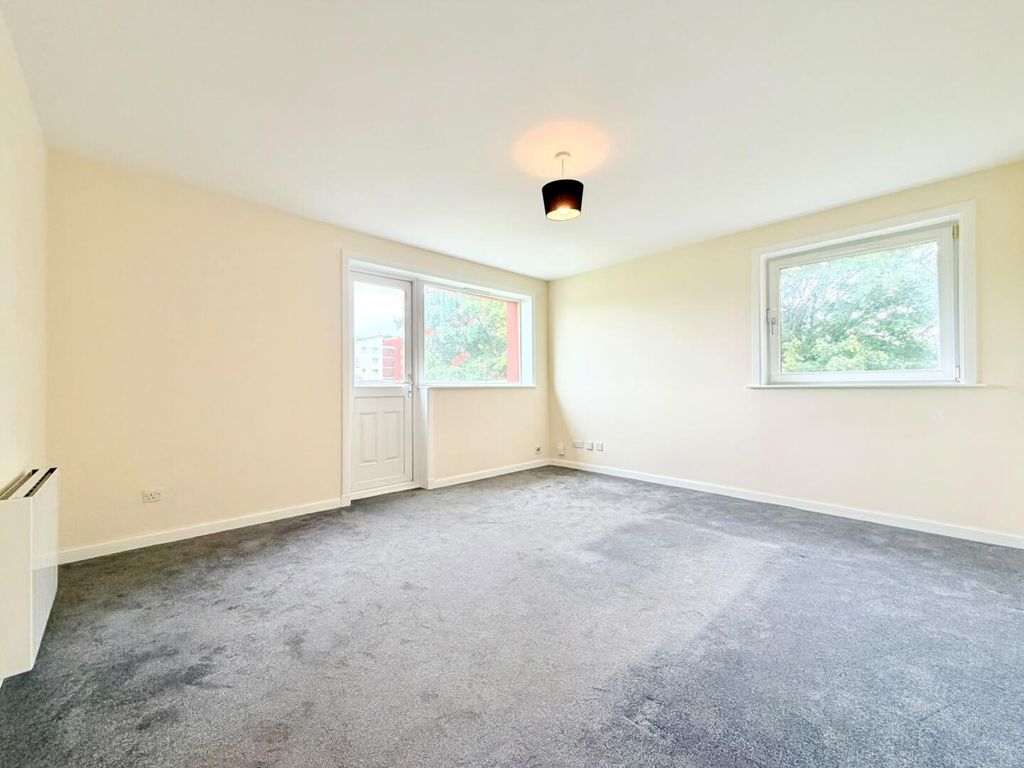 2 bed flat to rentImrie Place, Perth PH1 photo 4