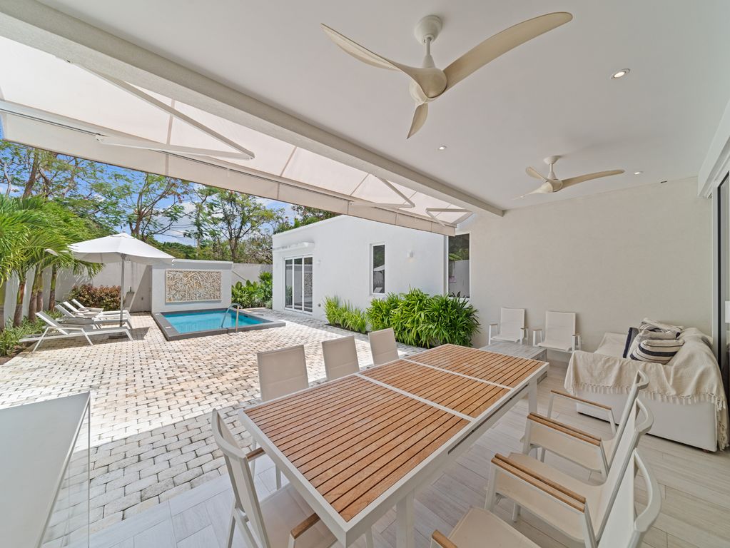 Property photo 2 of 16 Outdoor Dining