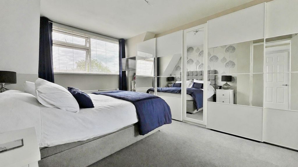 Property photo 3 of 24 Master Bedroom