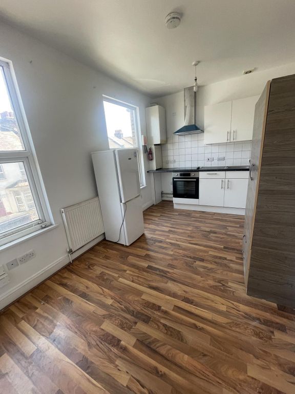 Property photo 1 of 2 First Floor Studio Flat To Let