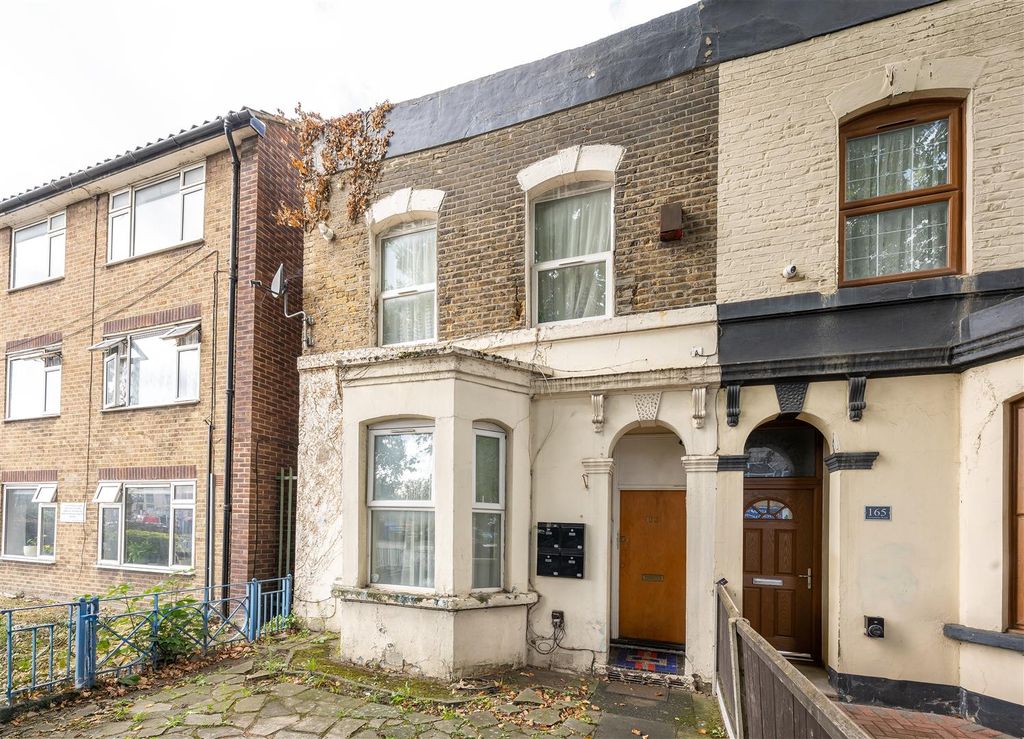 Property photo 1 of 18 Leytonstone Road, E15
