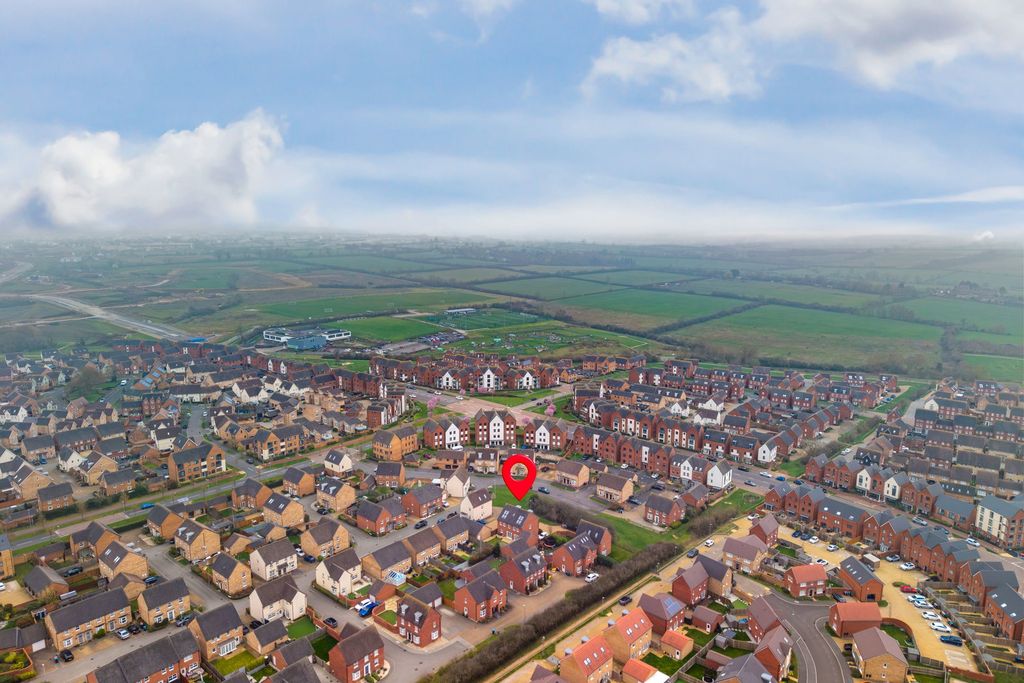 Property photo 2 of 42