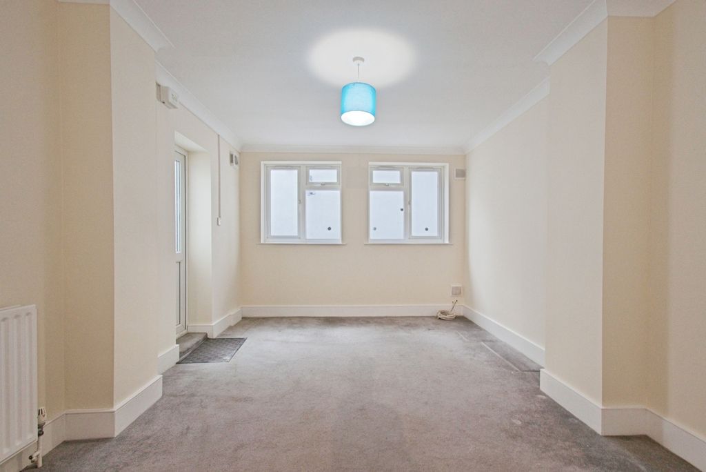 Property photo 2 of 16 Pbox-Img.Jpg