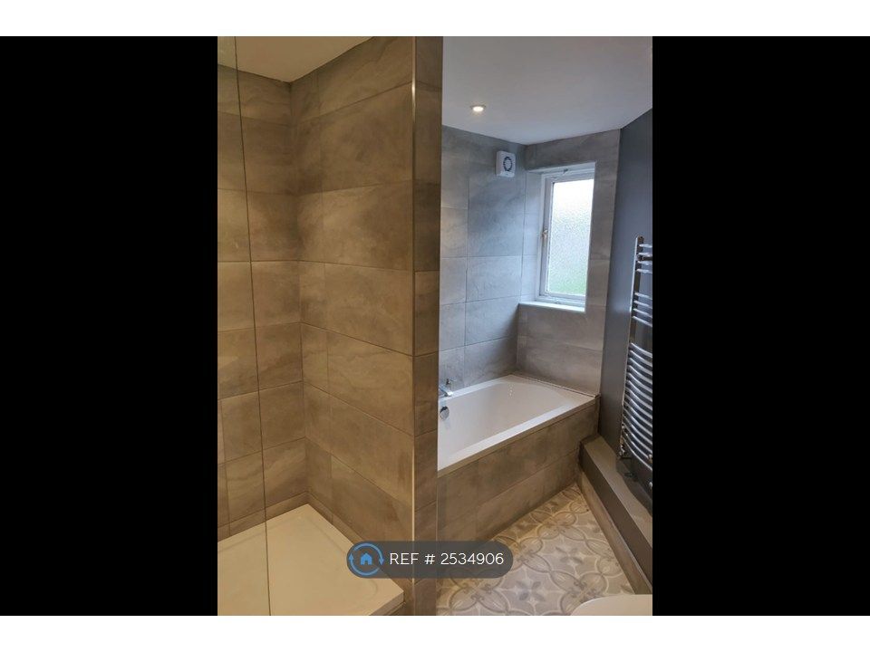 Property photo 2 of 22 Bathroom