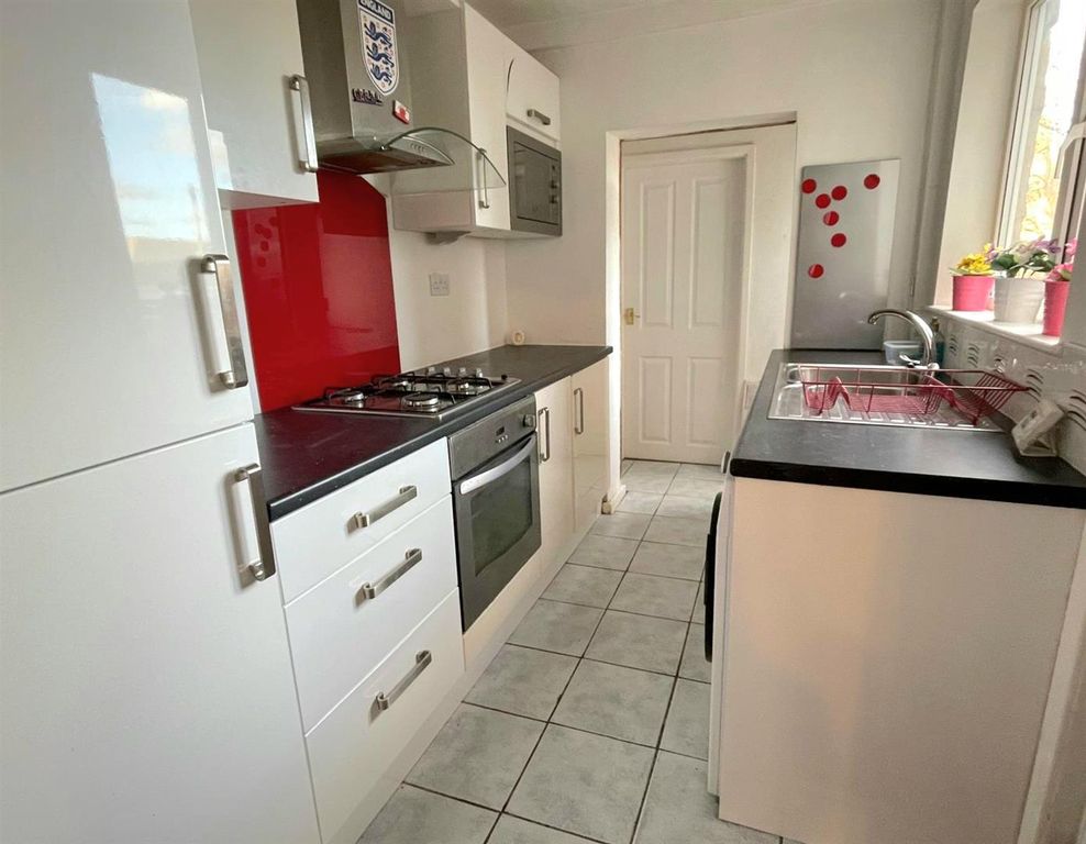 Property photo 2 of 12 Kitchen