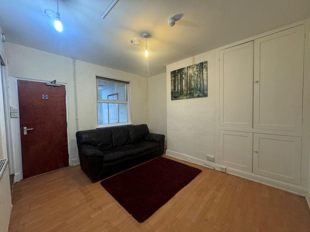 Property photo 2 of 13 Lounge