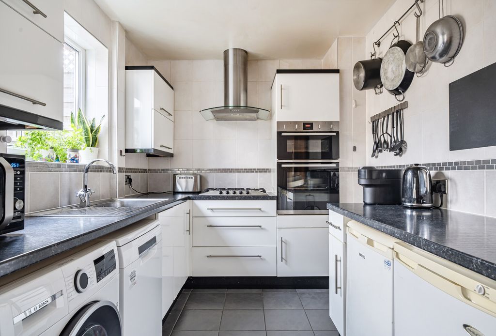 Property photo 2 of 19 1454912-2-69Fdaa7...