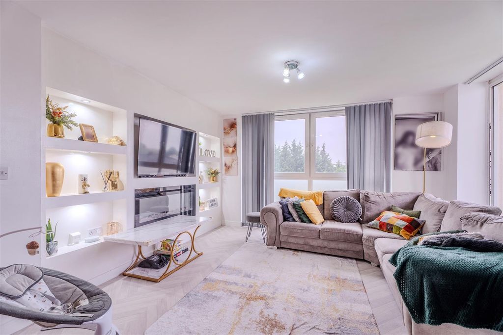 Property photo 3 of 22 59Silverbanks-3.Jpg