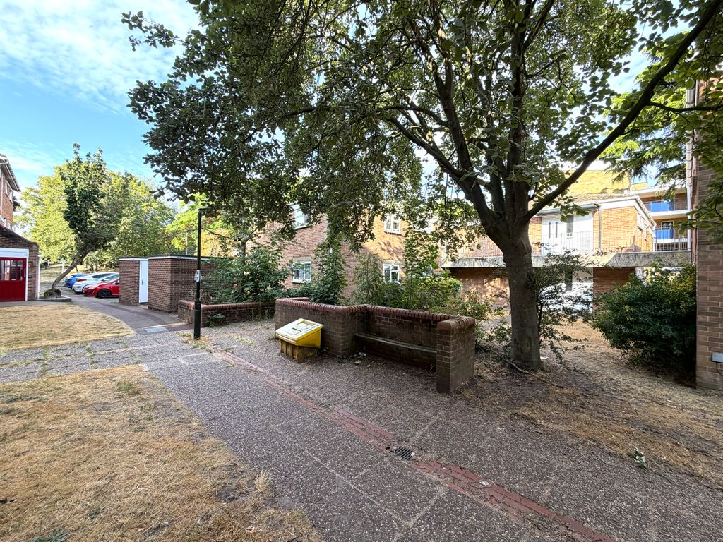 Property photo 1 of 4