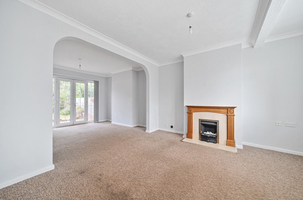 Property photo 2 of 19 1464214-30-6A1d44...