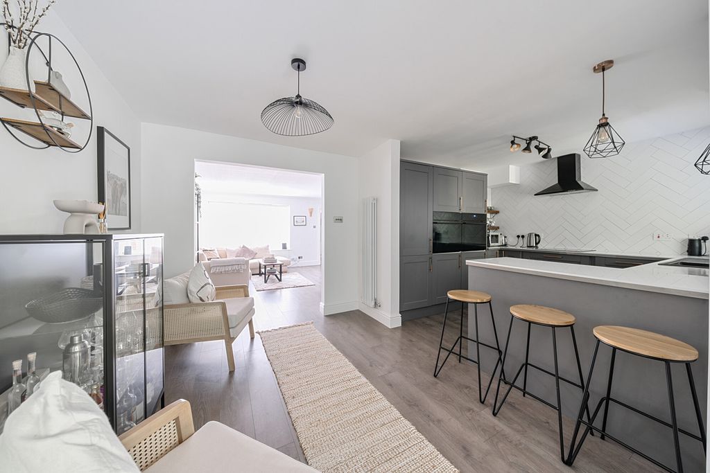 Property photo 3 of 20 1311332-16-685A9c...