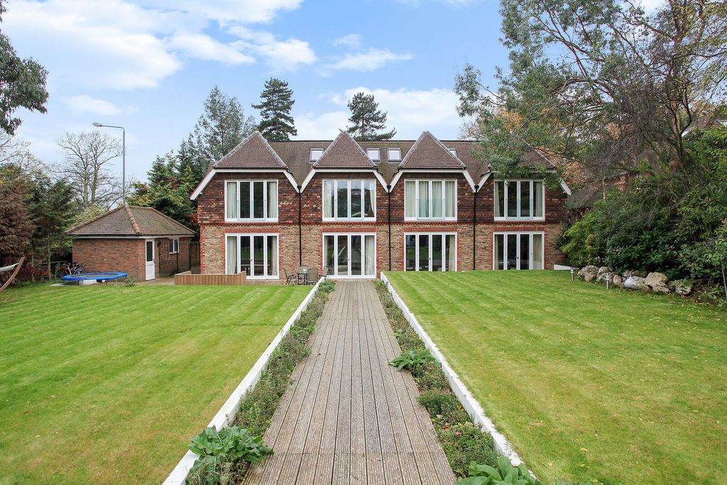 Property photo 1 of 5