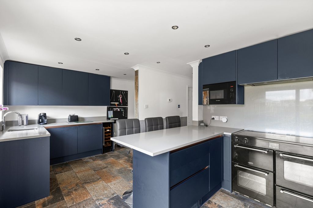 Property photo 2 of 23 Breakfast Kitchen