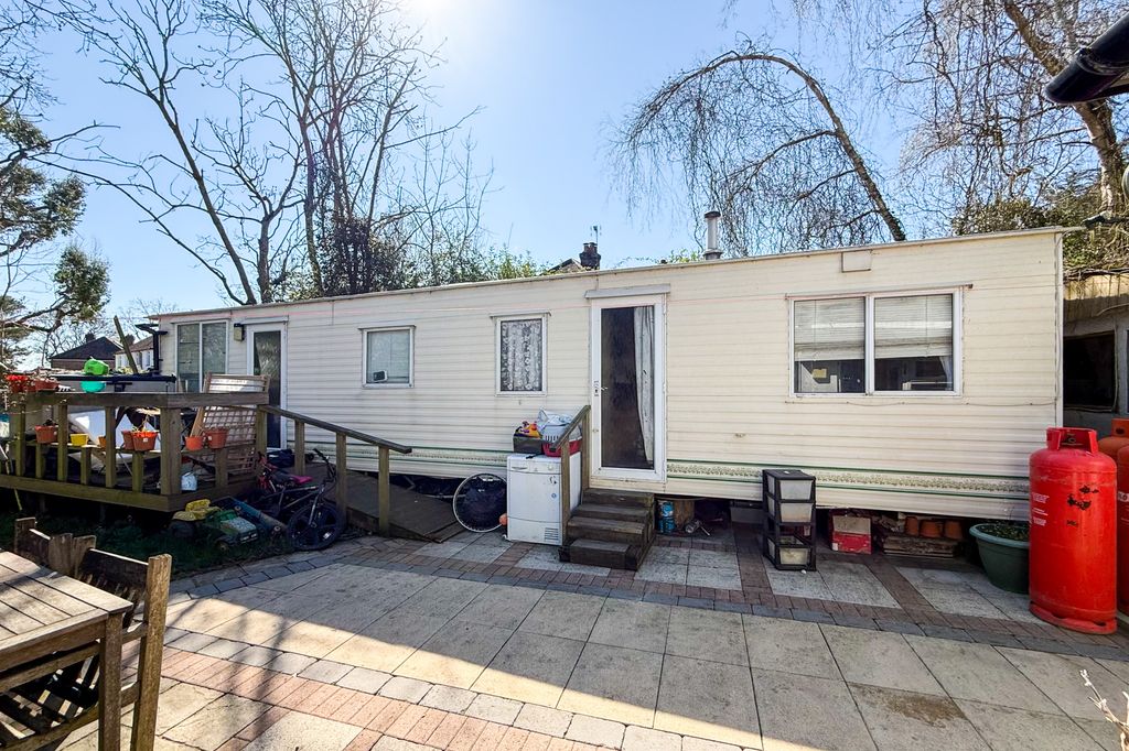 Property photo 3 of 27
