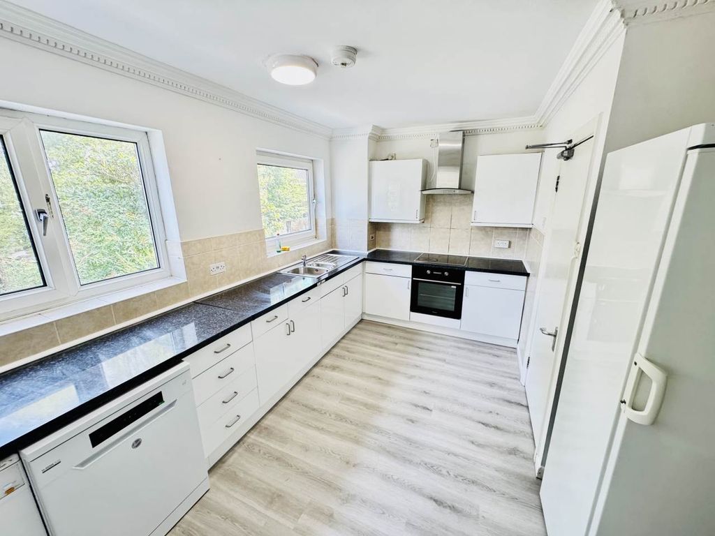 Property photo 2 of 9 Kitchen