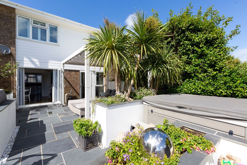 Property photo 1 of 33
