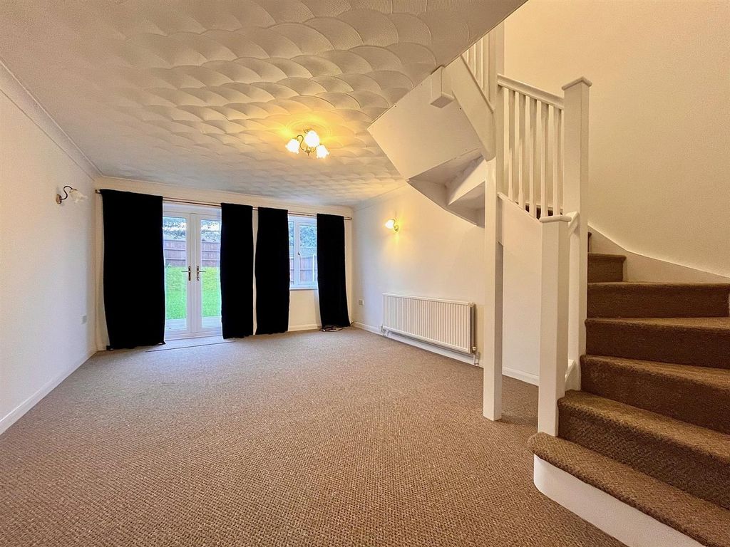 Property photo 2 of 10 Living Room