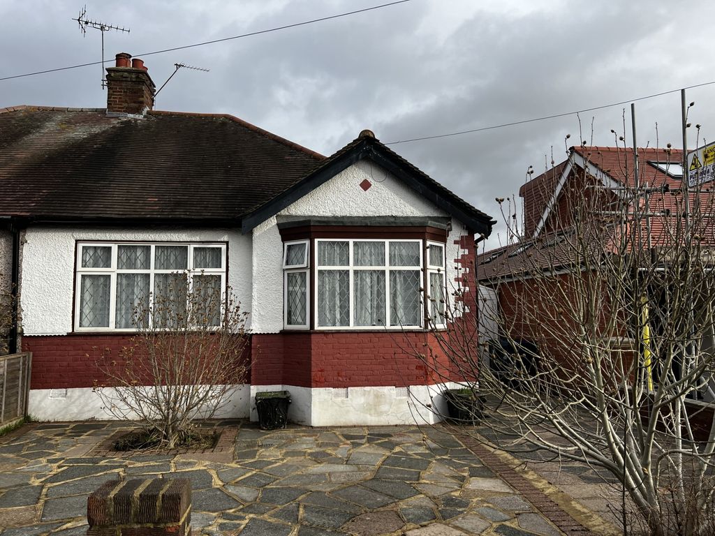 Property photo 1 of 7 Charming Semi-Detached Bungalow Frontage With A Pa...