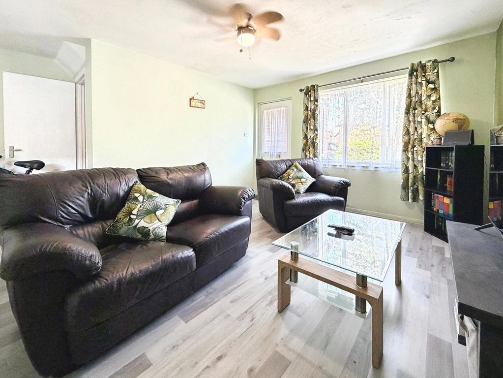 Property photo 2 of 11 Pbox-Img.Jpg
