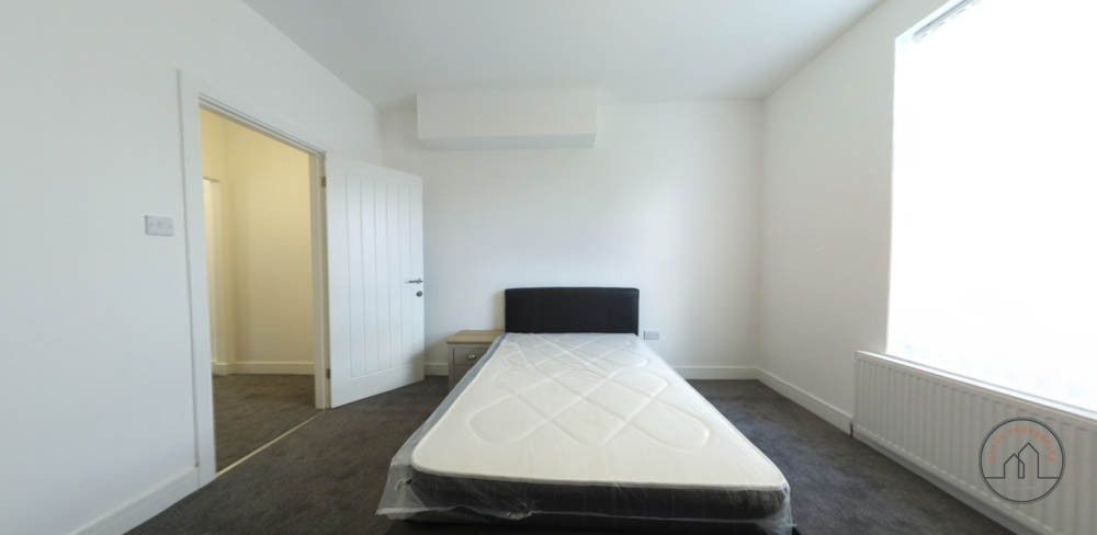 Property photo 2 of 7 Bright, Neutrally Decorated Bedroom With A Double ...