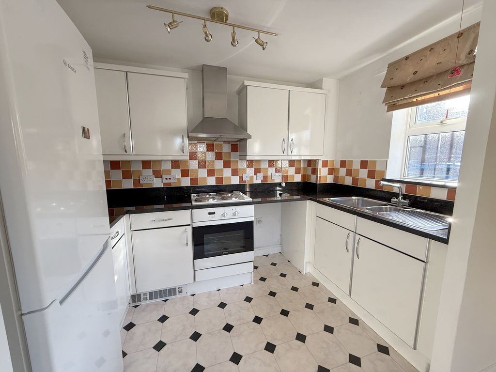Property photo 2 of 21 Kitchen