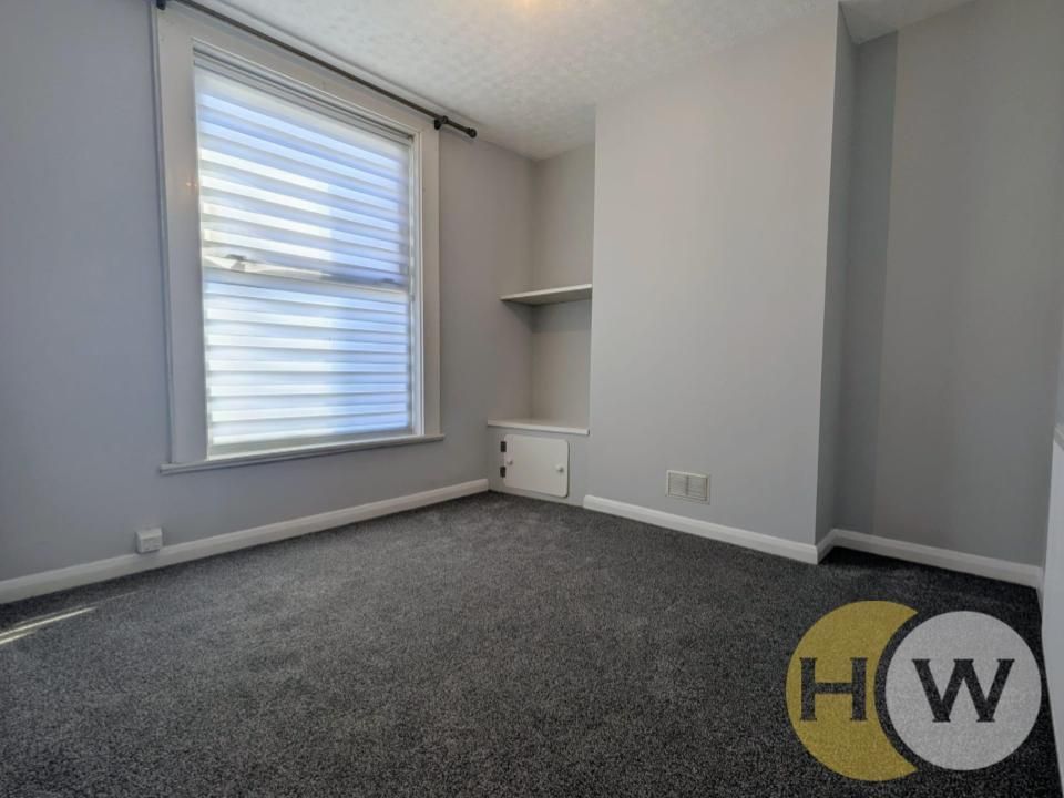 Property photo 2 of 10 Living Room