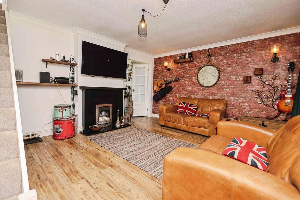 Property photo 3 of 18