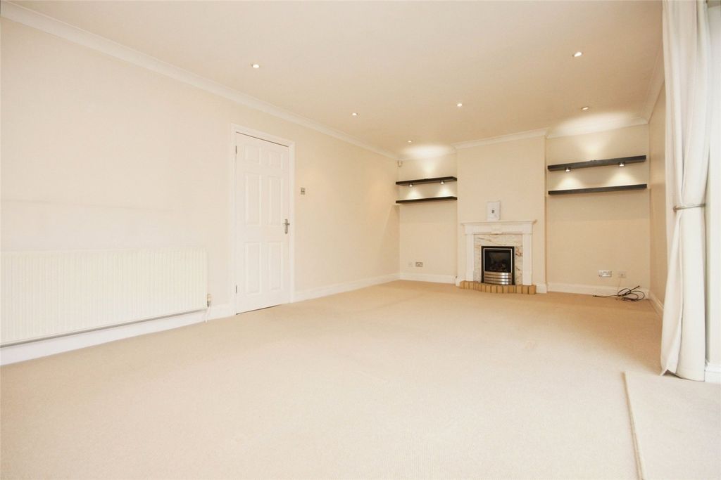 Property photo 2 of 13 Lounge