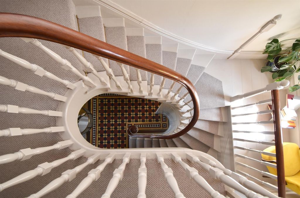 Property photo 3 of 40 Staircase